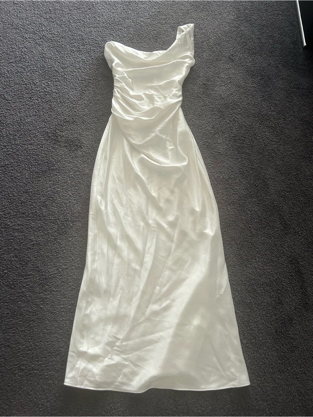 Elegant White Satin One-Shoulder Evening Dress